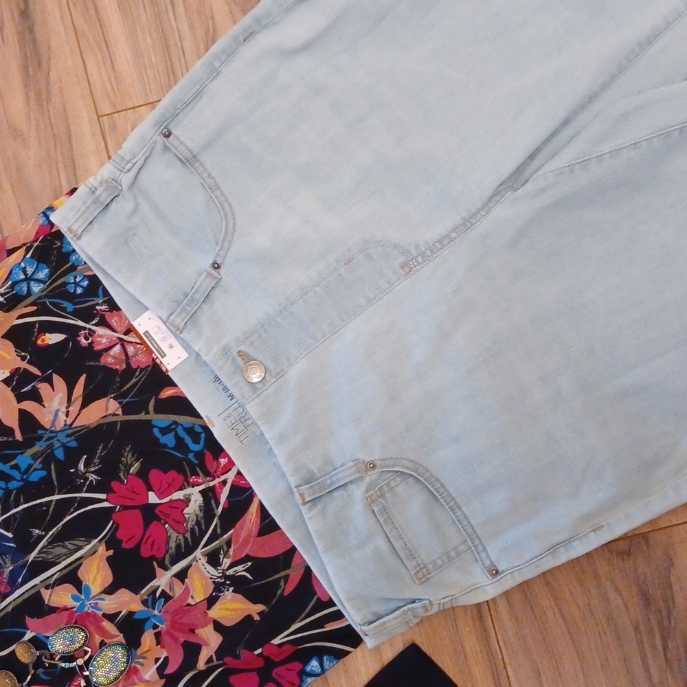 Capri Denim - Picture 3 of 3